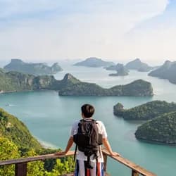 Có nên vay tiền để đi du lịch?