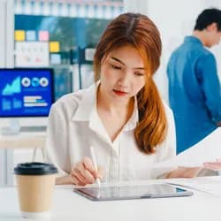 Muốn nghỉ việc nhưng đang có khoản nợ, phải làm sao?