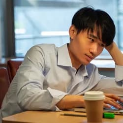 Mắc kẹt vì nợ nần: 3 cách giúp bạn vượt qua