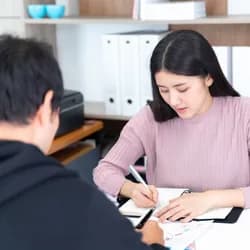 Thận trọng khi nhận được lời mời mở thẻ ngân hàng hoặc tăng hạn mức thẻ tín dụng